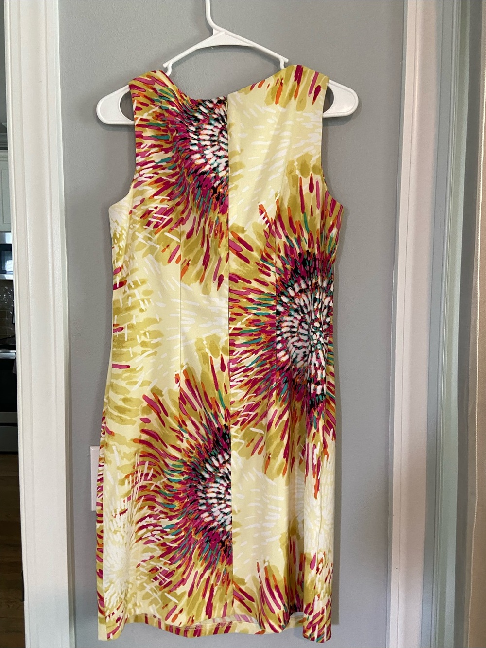 AGB Yellow Sleeveless Midi Dress with Multicolor Floral Burst - Picture 2 of 6